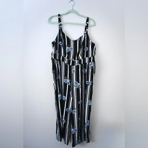 Torrid Size 2 Black, White & Blue Floral Striped Cropped Jumpsuit Women - Picture 5 of 12
